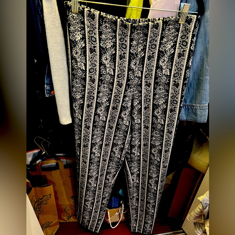 Club Monaco dress pants. Stretch waistband. 31in inseam. Straight leg.
